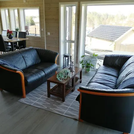 Atlanterhavsveien Rorbuer 度假居 Storsandoya